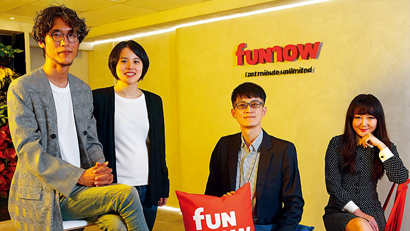 FunNow共同創辦人執行長陳庭寬（右2）、全球策略長張家甄（右1）、行銷長李思齊（左1）、營運長孫佩儀（左2）